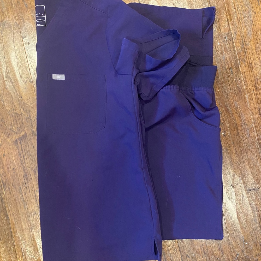 Figs Purple Jam scrub set.  Kade bottoms. Caterina top both size large Womens